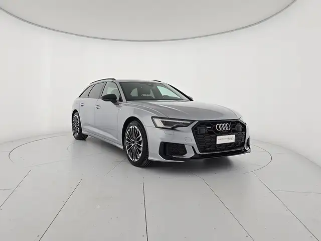 Audi A6 Avant view 6