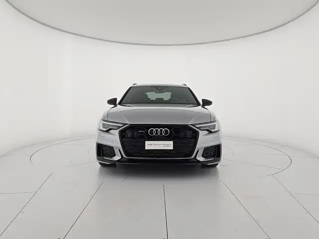 Audi A6 Avant view 7