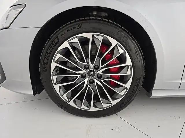 Audi A6 Avant view 8