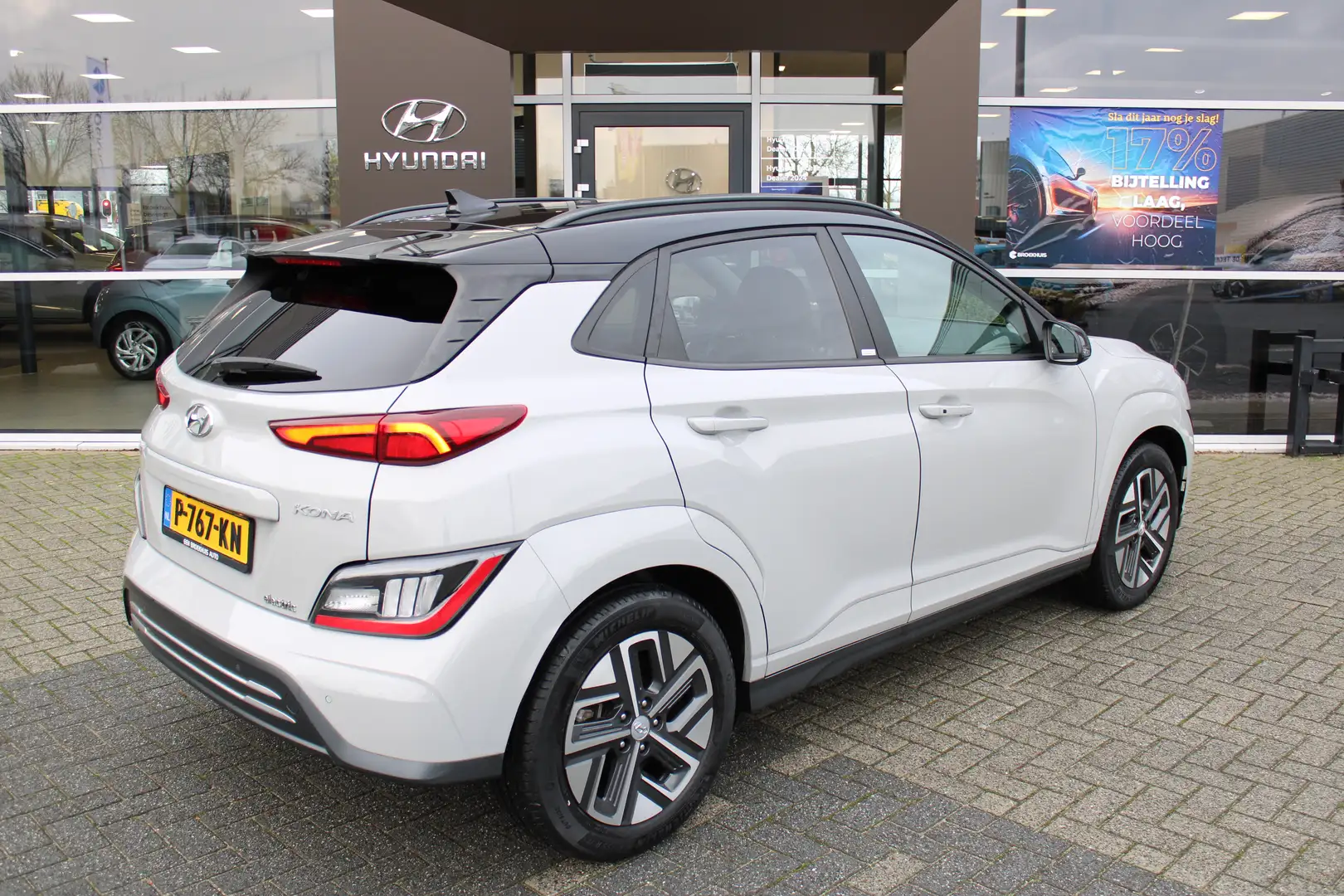 Hyundai KONA EV Comfort TT 39 kWh | Navigatie | Achteruitrijcam Gris - 2