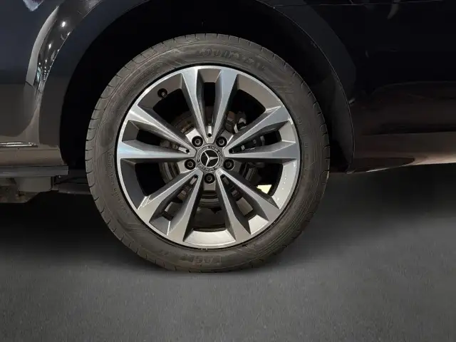 Mercedes-Benz V-Class view 5
