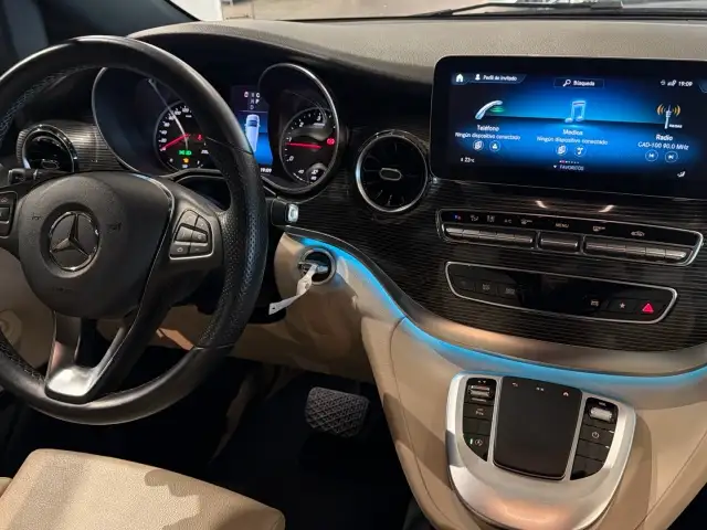 Mercedes-Benz V-Class view 8