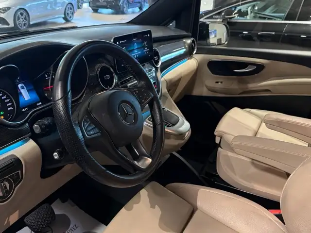 Mercedes-Benz V-Class view 7