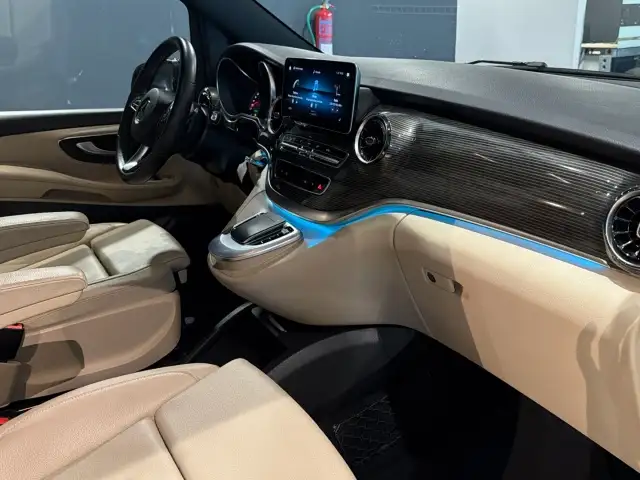 Mercedes-Benz V-Class view 14