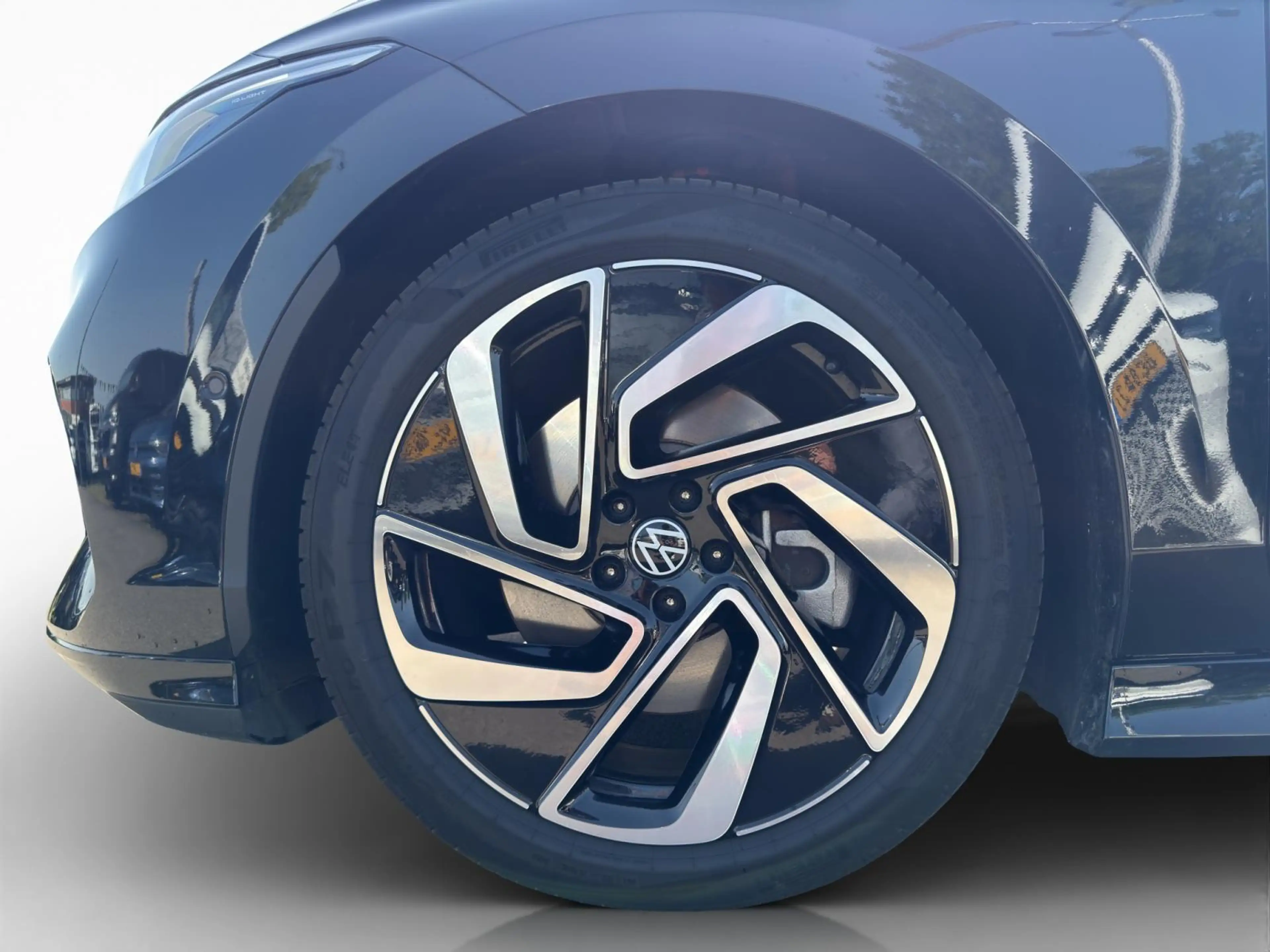 Volkswagen ID.7 Pro 210 kW / 77 kWh — photo 3