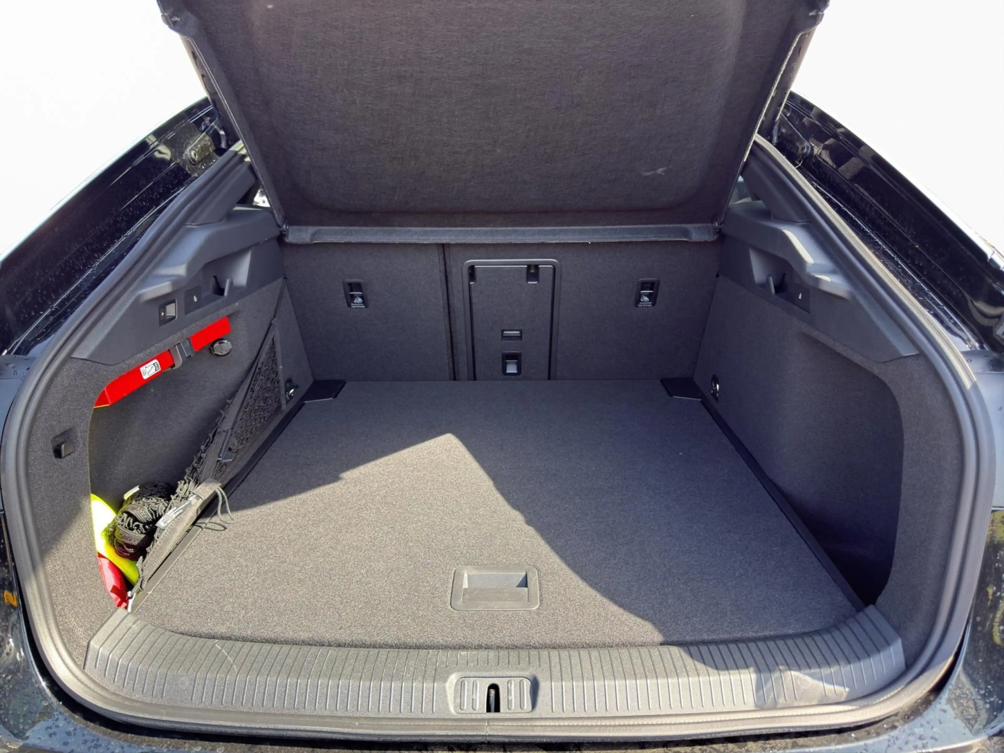 Volkswagen ID.7 Pro 210 kW / 77 kWh — photo 14