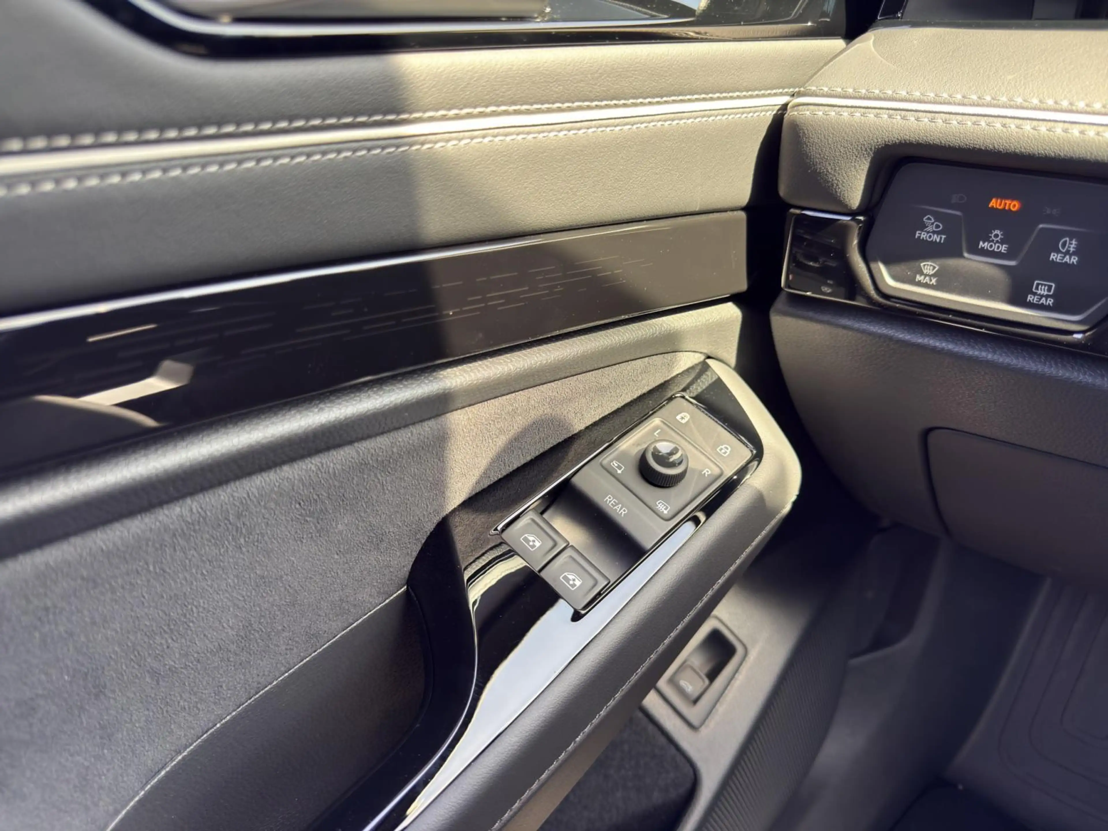 Volkswagen ID.7 Pro 210 kW / 77 kWh — photo 12