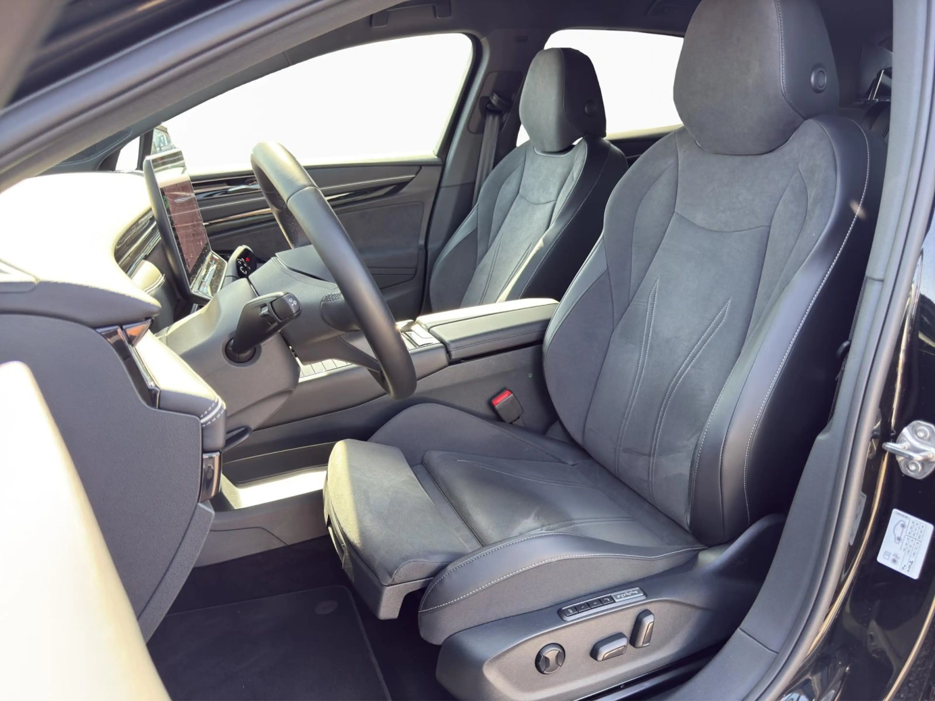 Volkswagen ID.7 Pro 210 kW / 77 kWh — photo 2