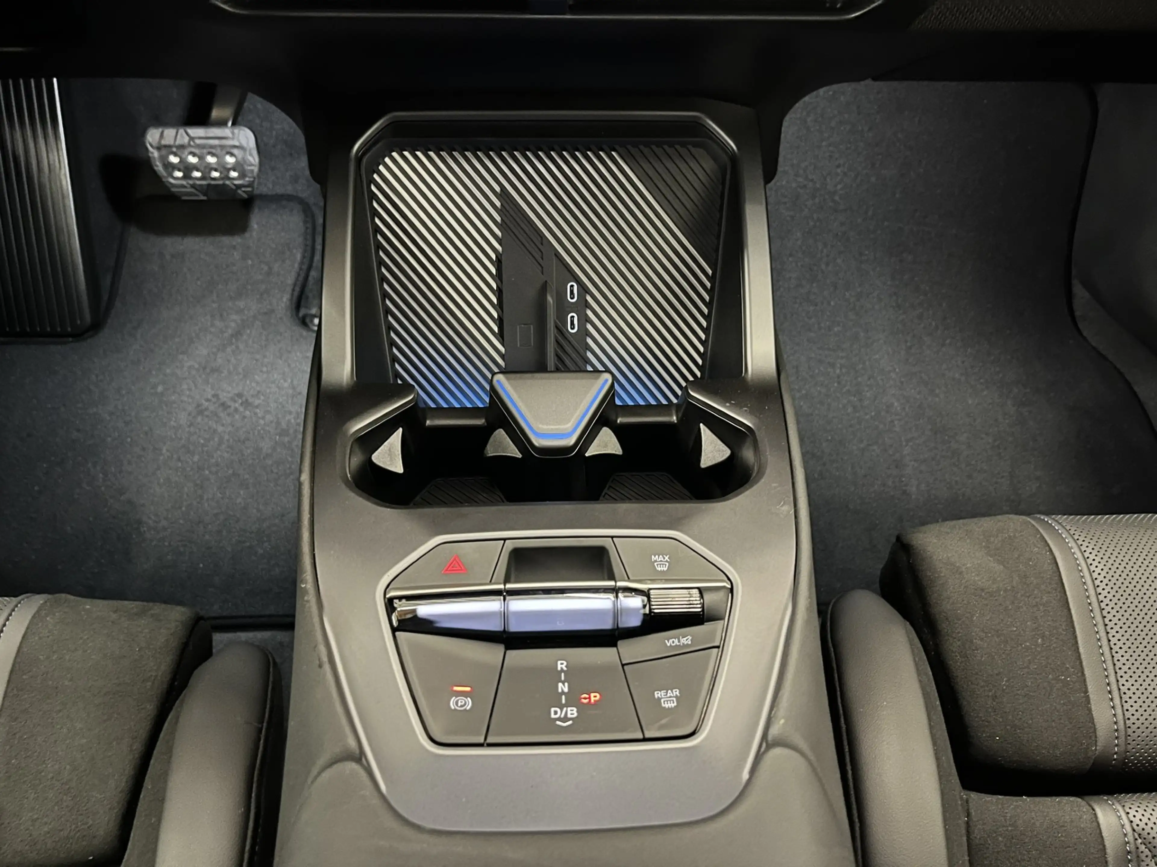 BMW iX3 40 *M-Sportpaket PRO* — photo 11