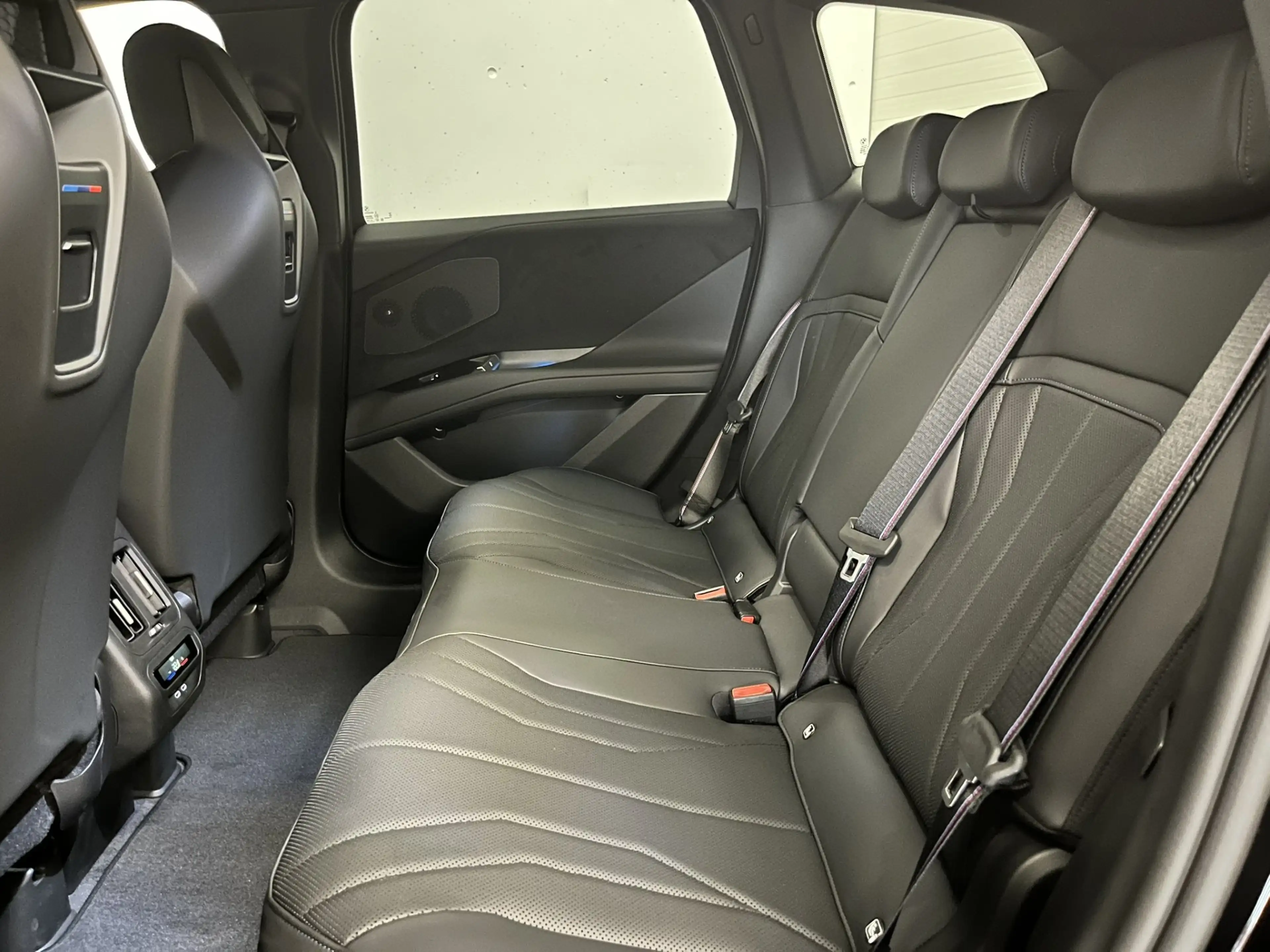 BMW iX3 40 *M-Sportpaket PRO* — photo 13