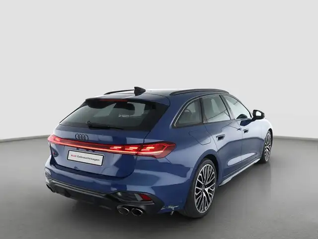 Audi S5 view 3