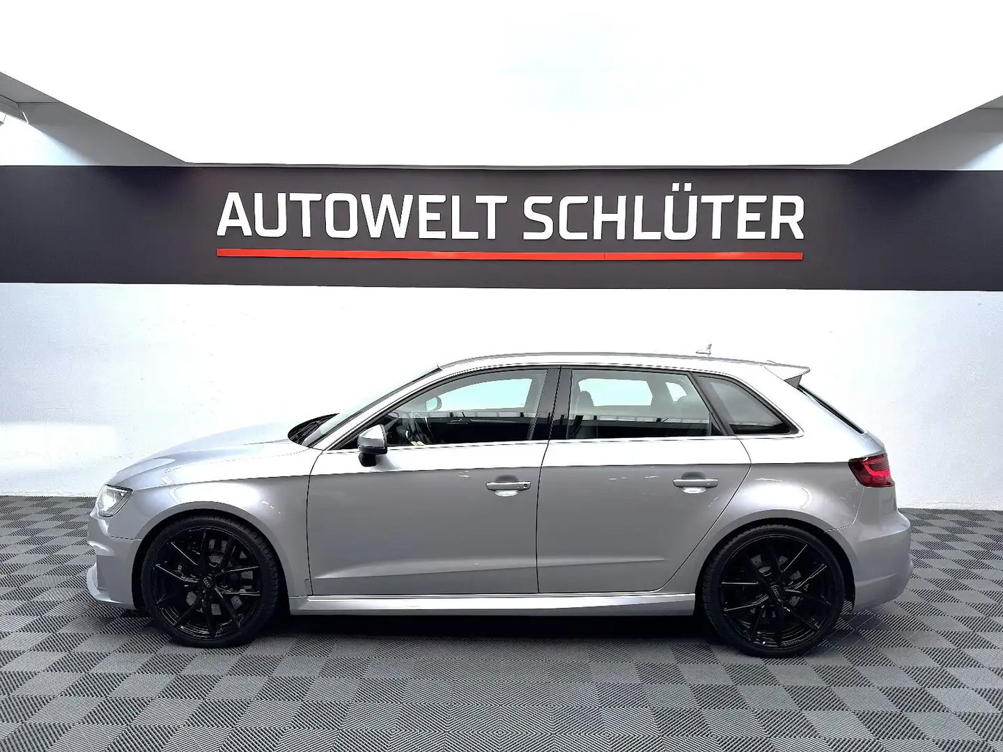 Audi RS3 Sportback 2.5 TFSI quattro Navi*KAM*Schale* Silber - 2