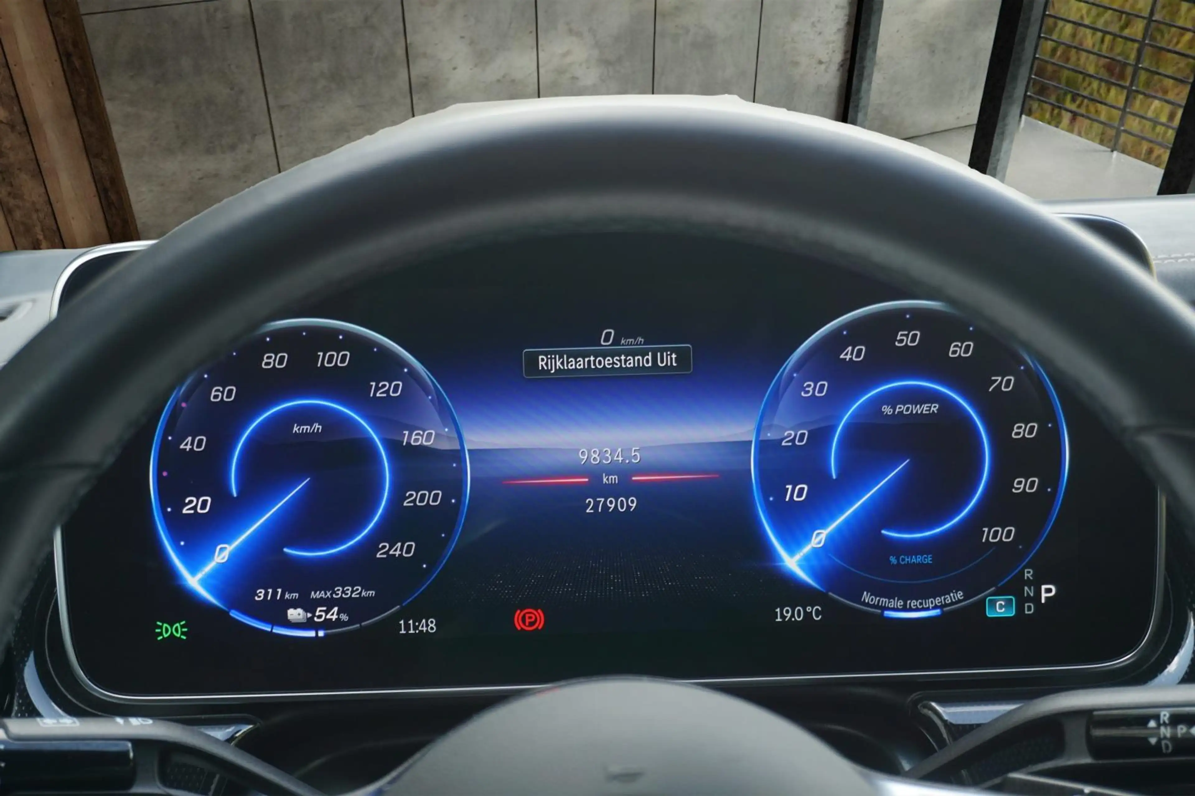 Mercedes-Benz EQE 300 Business — photo 11