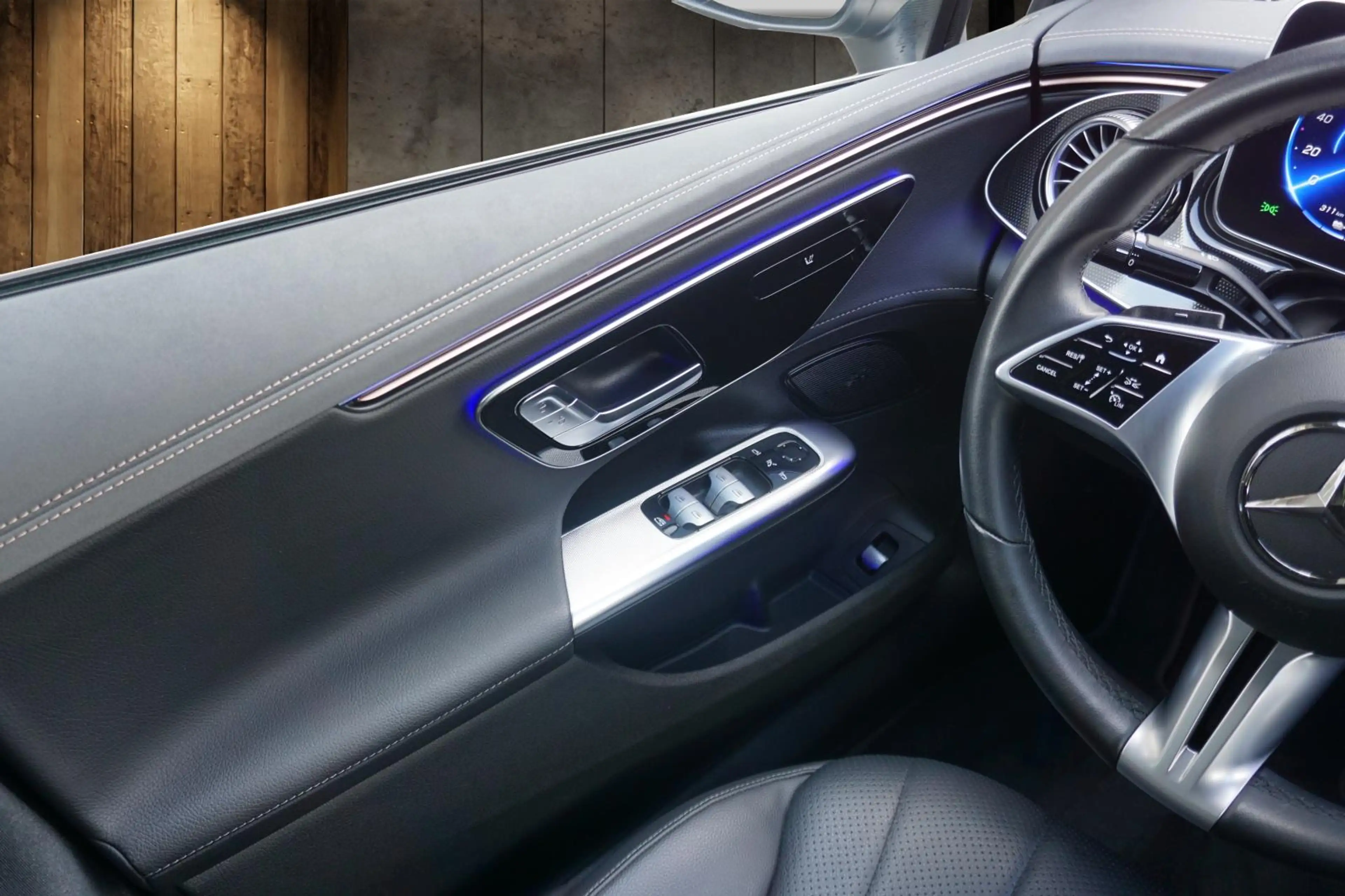 Mercedes-Benz EQE 300 Business — photo 12