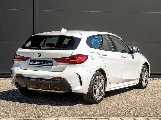 BMW 1 Series view 2