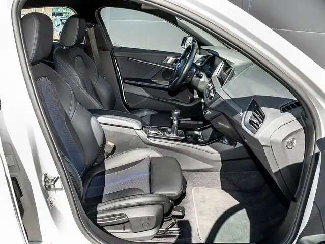 BMW 1 Series view 4