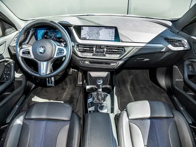 BMW 1 Series view 5