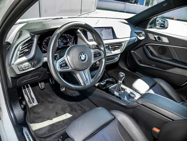 BMW 1 Series view 3