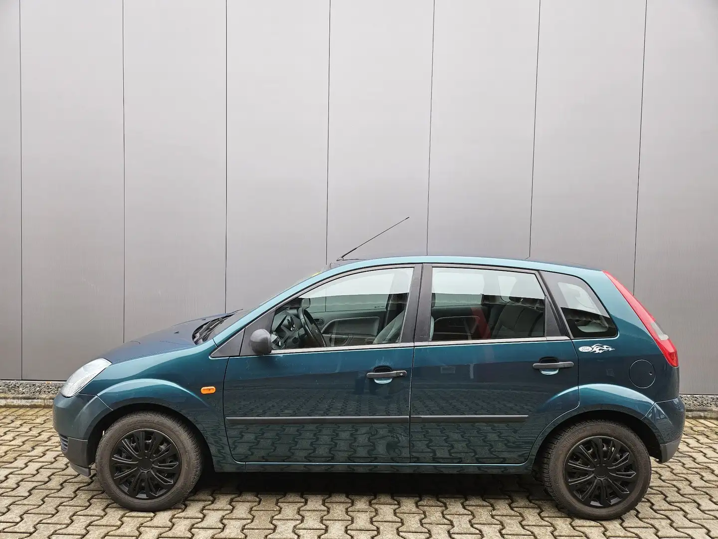 Ford Fiesta Ambiente, TÜV und Service neu, 82.330 km, Klima Grün - 2
