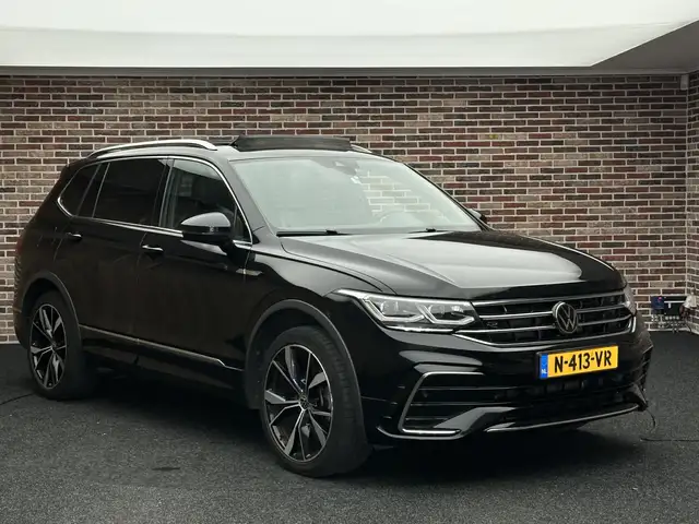 Volkswagen Tiguan Allspace view 2