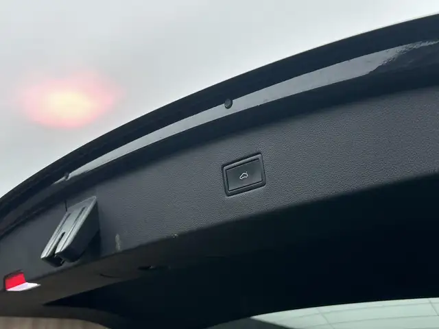 Volkswagen Tiguan Allspace view 9