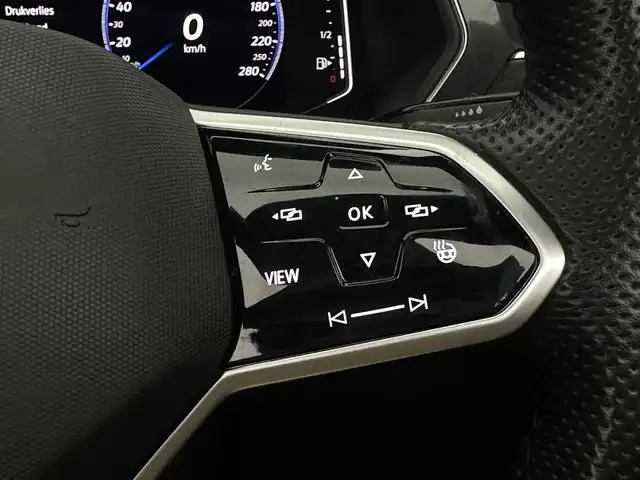Volkswagen Tiguan Allspace view 18
