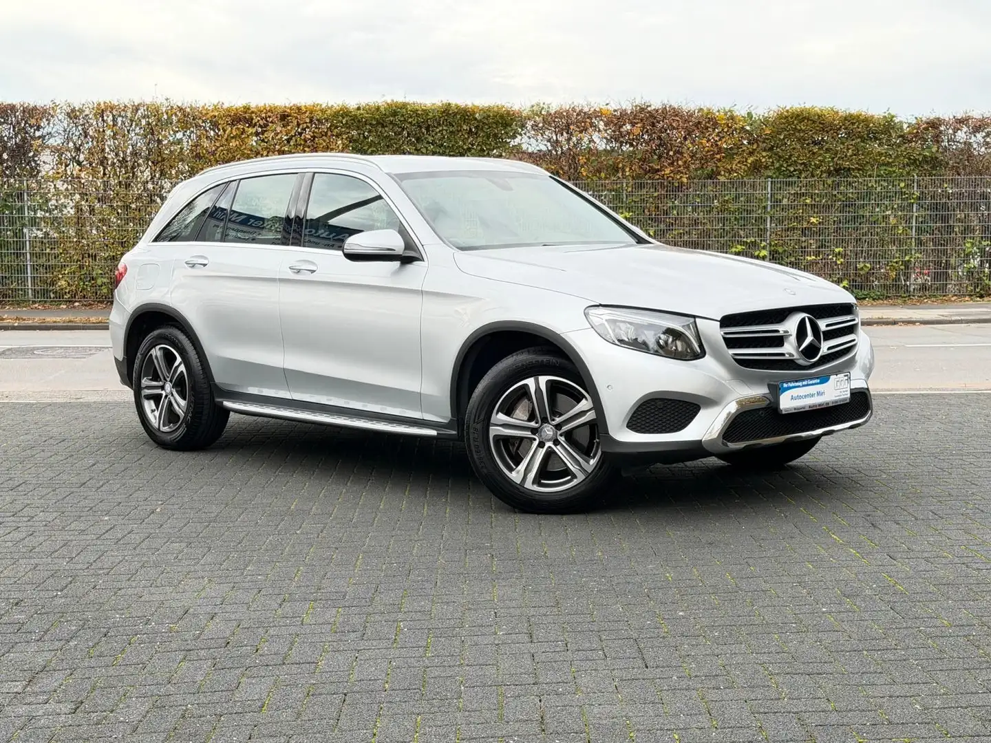 Mercedes-Benz GLC 250 d 4Matic ILS-LED-Navi-PDC-AHK-Leder- Argent - 1