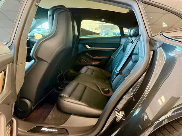Porsche Taycan view 10