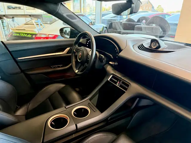 Porsche Taycan view 15