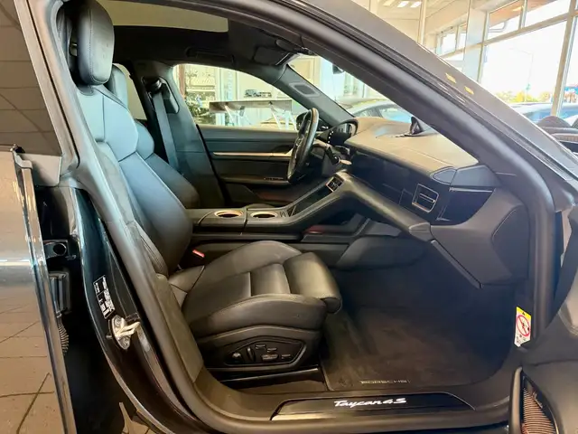 Porsche Taycan view 14