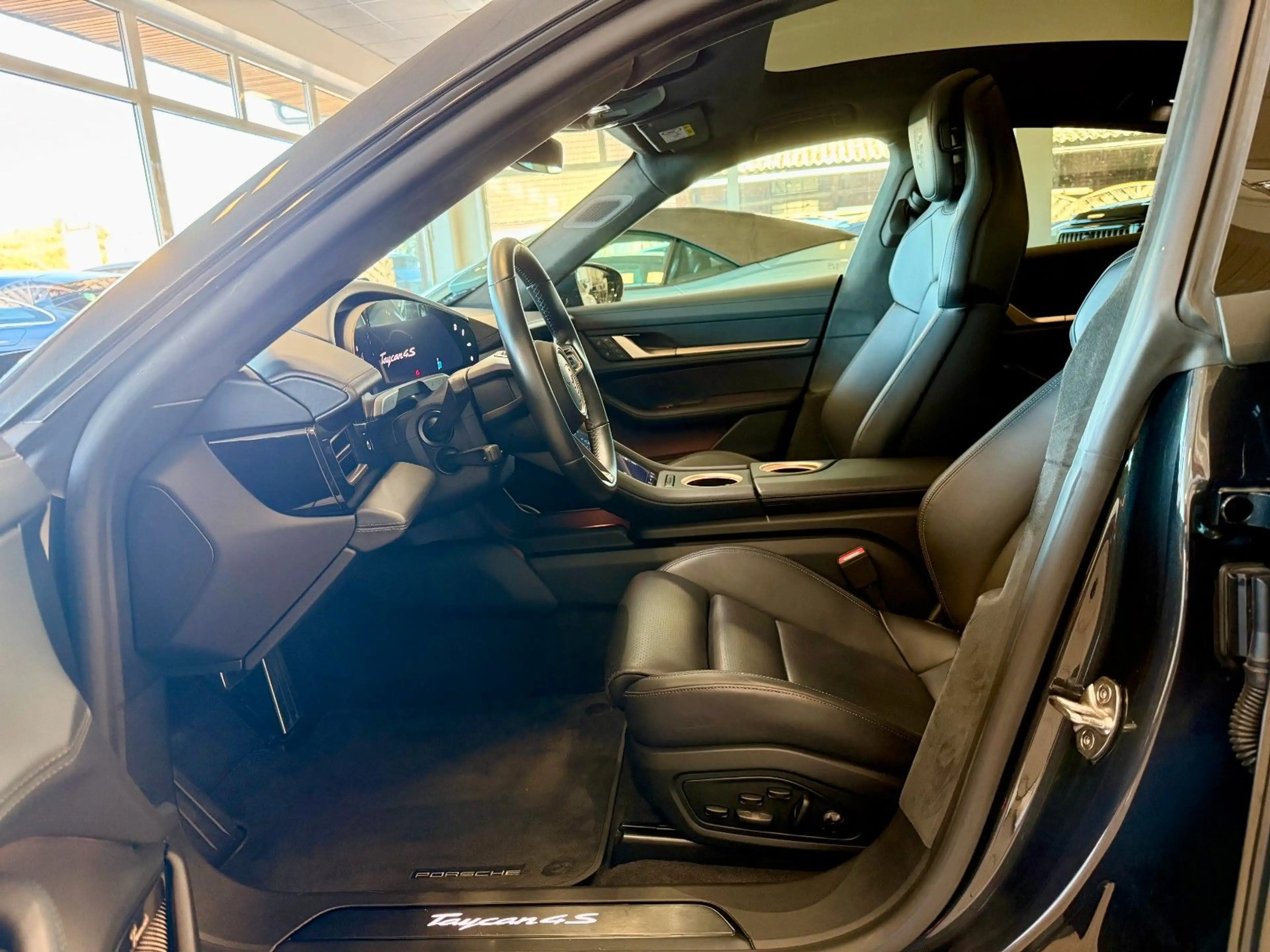 Porsche Taycan 4S Perfomance/HUD/Panorama/InnoDrive — photo 9
