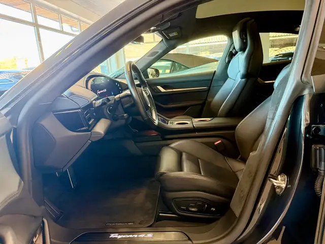 Porsche Taycan view 9