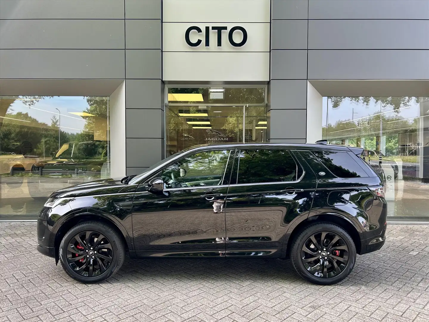 Land Rover Discovery Sport P300e AWD R-Dynamic SE Noir - 2