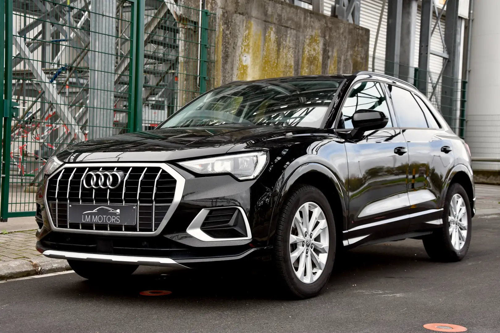 Audi Q3 Q3 35 TFSI S tronic - NAVI - LEDER - PANO Zwart - 2