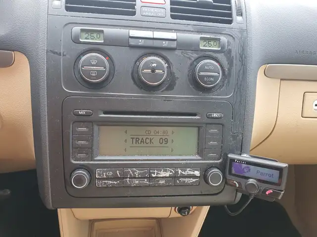 Volkswagen Touran view 8