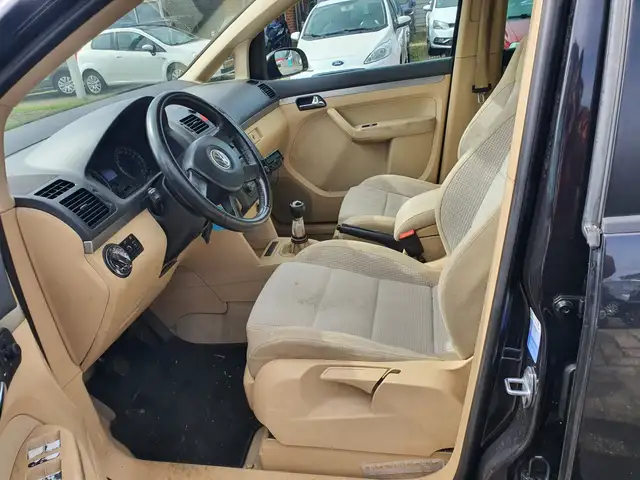 Volkswagen Touran view 4