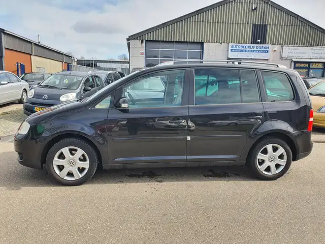 Volkswagen Touran view 6