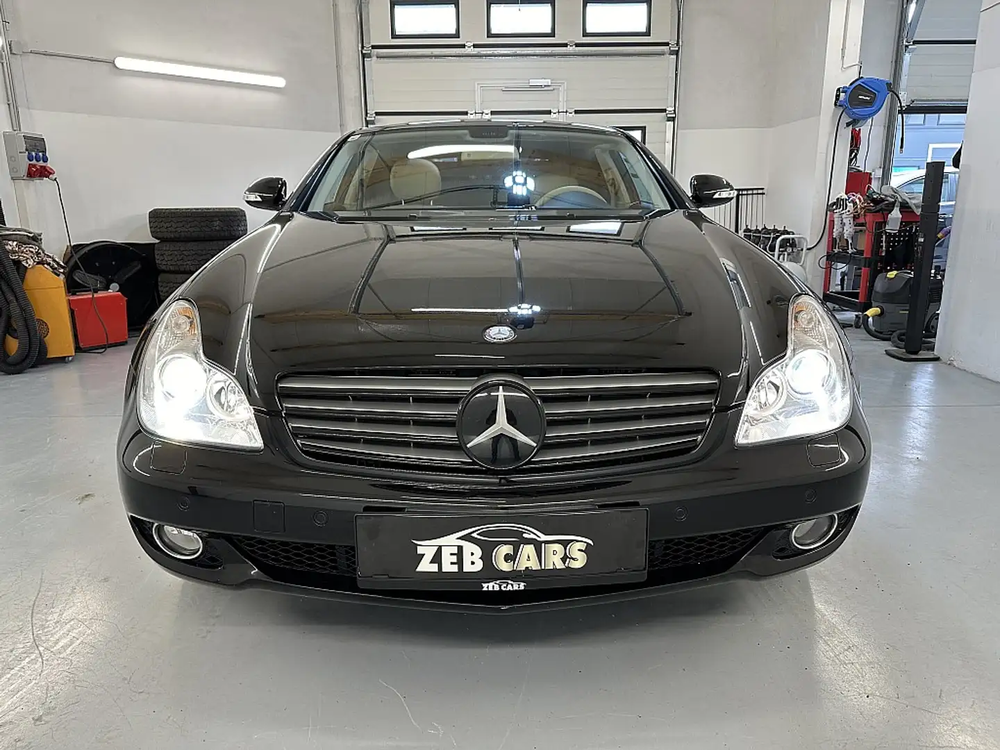 Mercedes-Benz CLS 500 Aut. Serviceheft Voll, Sammlerzustand, Keramikv... Fekete - 2