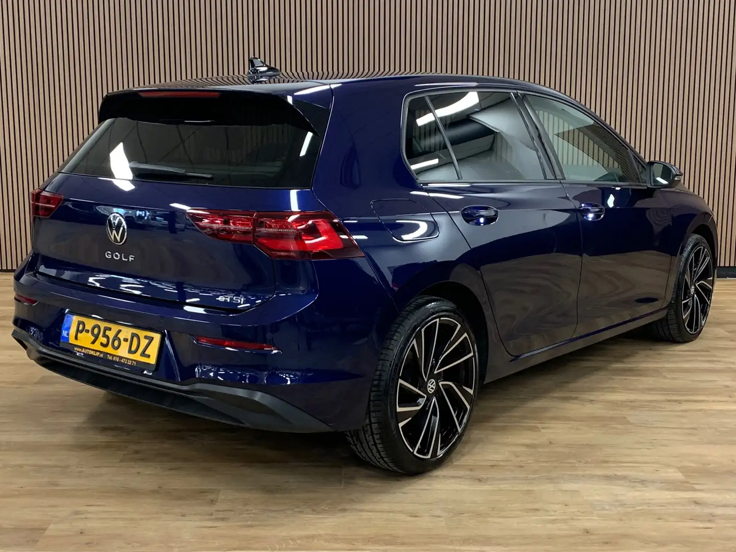 Volkswagen Golf 1.5 eTSI R-Line|LED|Automaat|Sfeerverlichting|Carp Blauw - 2
