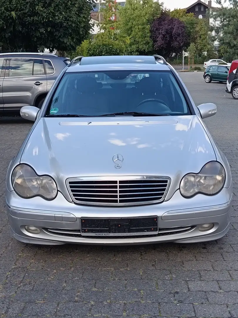 Mercedes-Benz 200 - 1