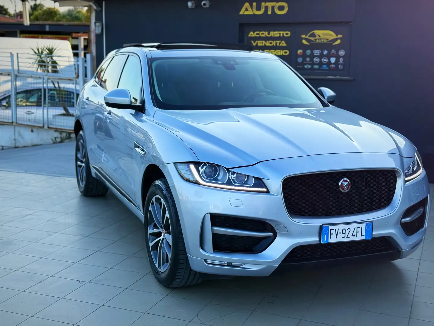 Jaguar F-Pace 2.0d i4 Portfolio awd 240cv auto my20 - 1