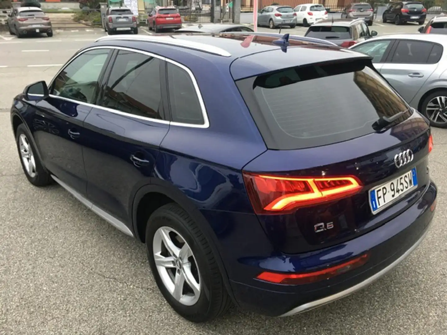 Audi Q5 2.0 TDI 190 CV quattro S tronic Business Sport Синій - 2