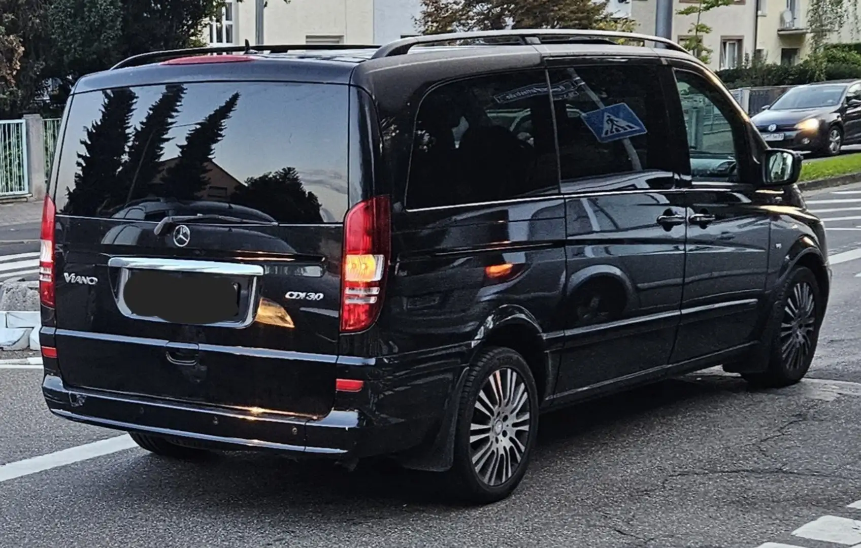 Mercedes-Benz Viano 3.0 CDI DPF lang Automatik Ambiente Czarny - 1