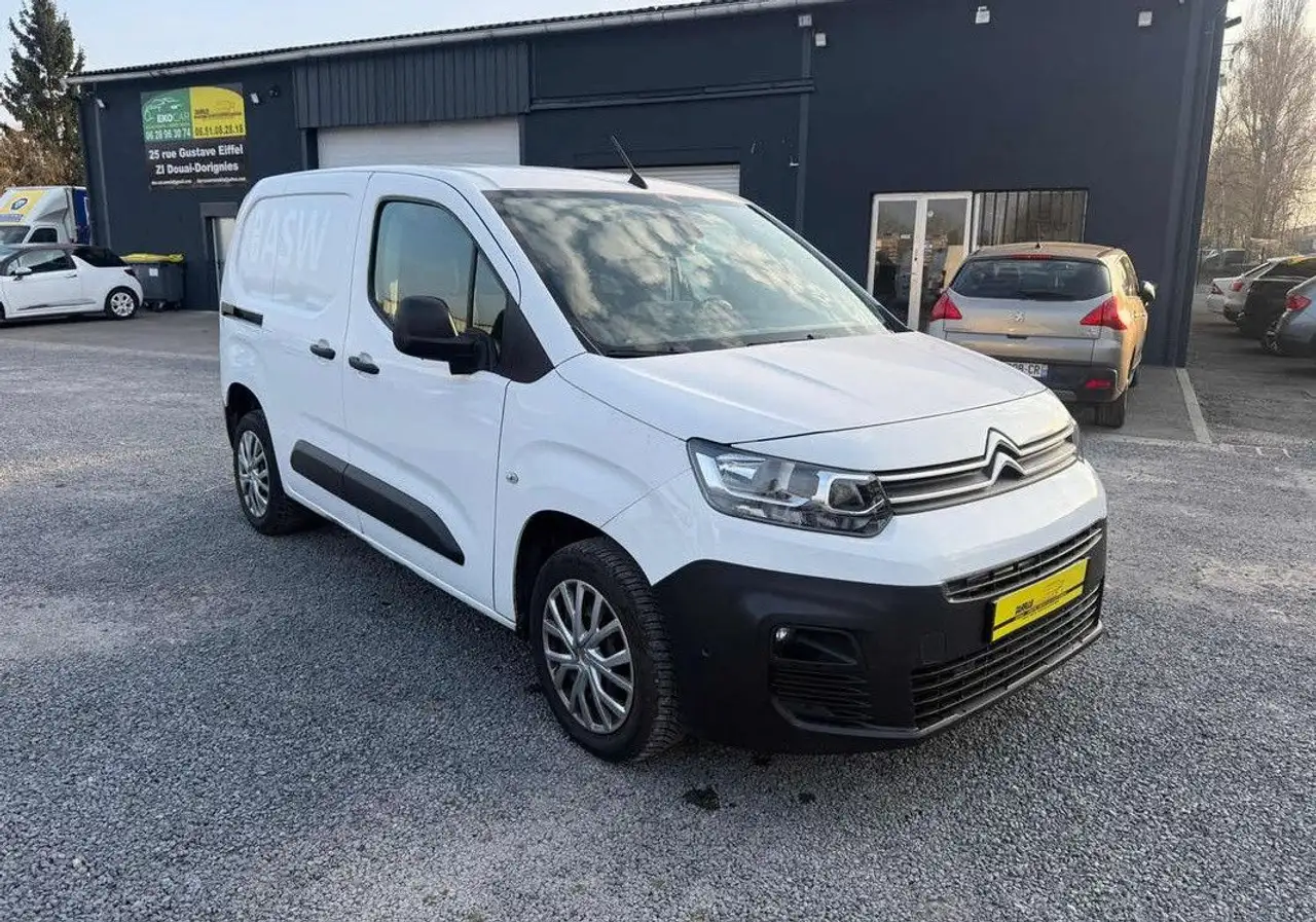 Citroen Berlingo CONFORT 1L5 HDI 130 CHX -3 PLACES-