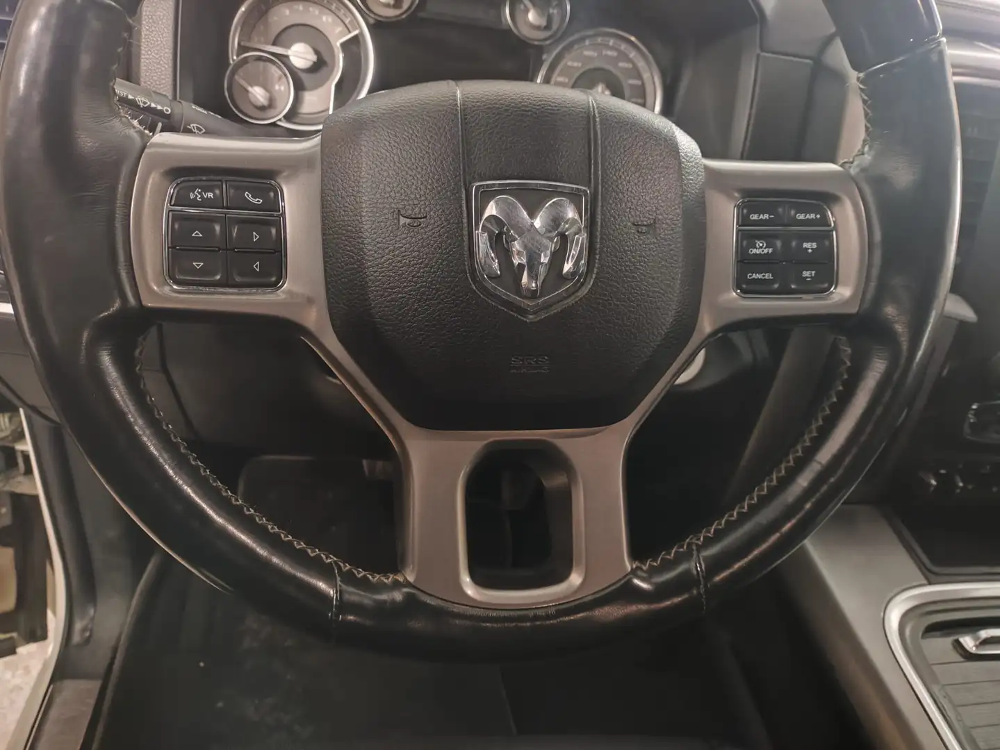 Dodge RAM 5.7  HEMI V8 Crew Cab 4x4 LARAMIE LIMITED Weiß - 2