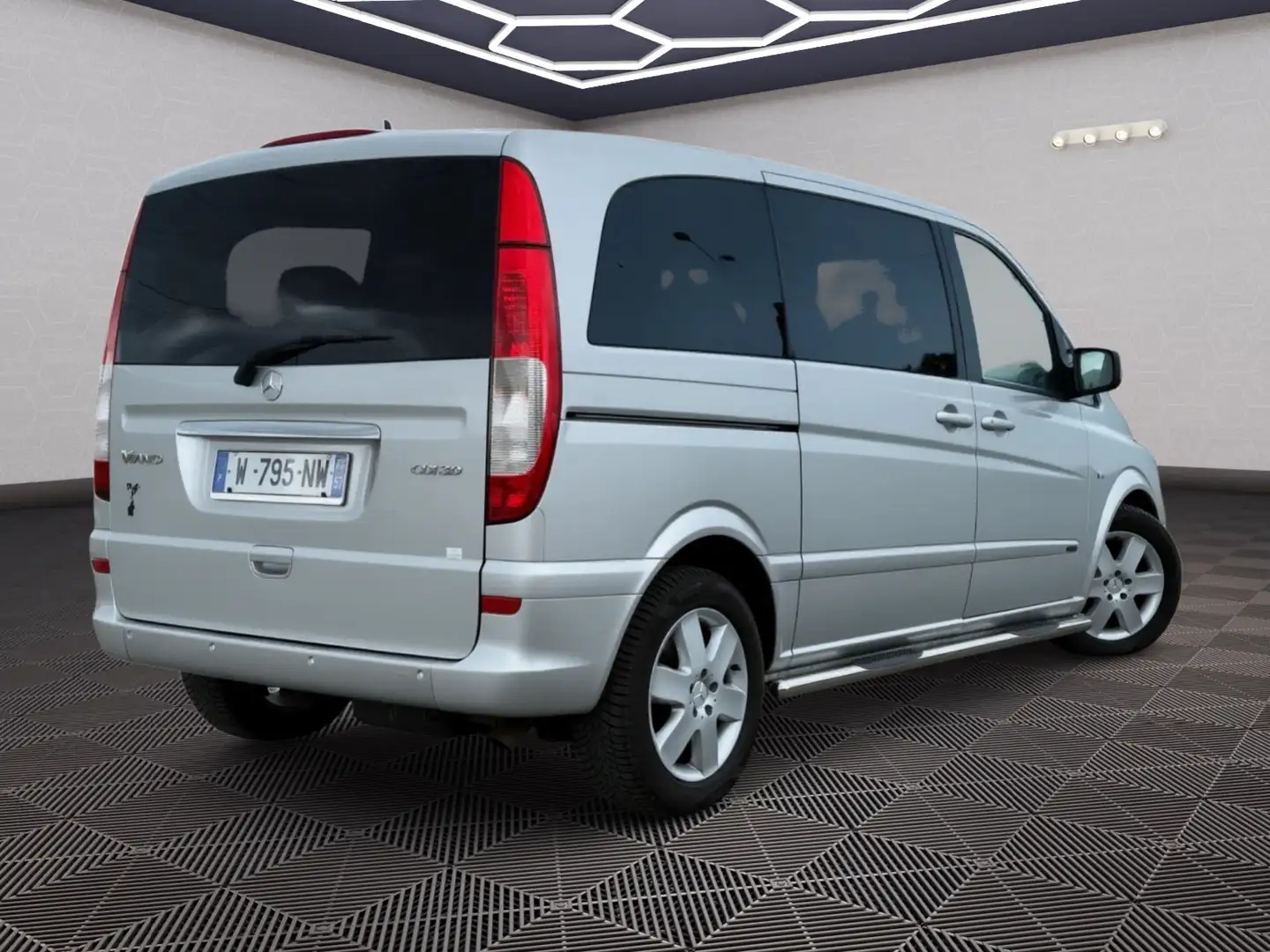 Mercedes-Benz Viano 3.0 CDI Ambiente Edition Compact (639.811) Silber - 2