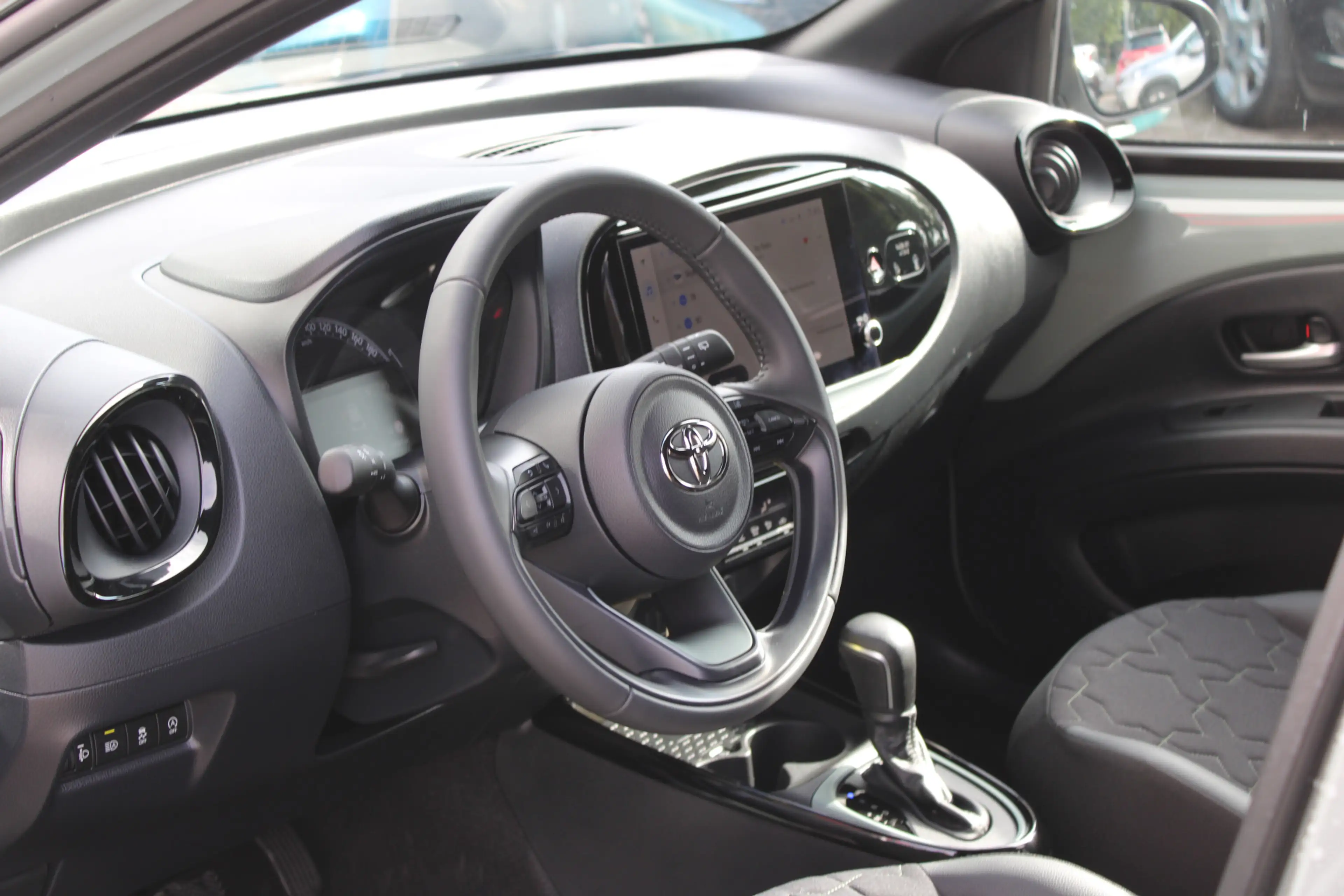 Toyota Aygo X 1.0 VVT-i S-CVT Envy//Camera//Ecc//Automaat!! — photo 4