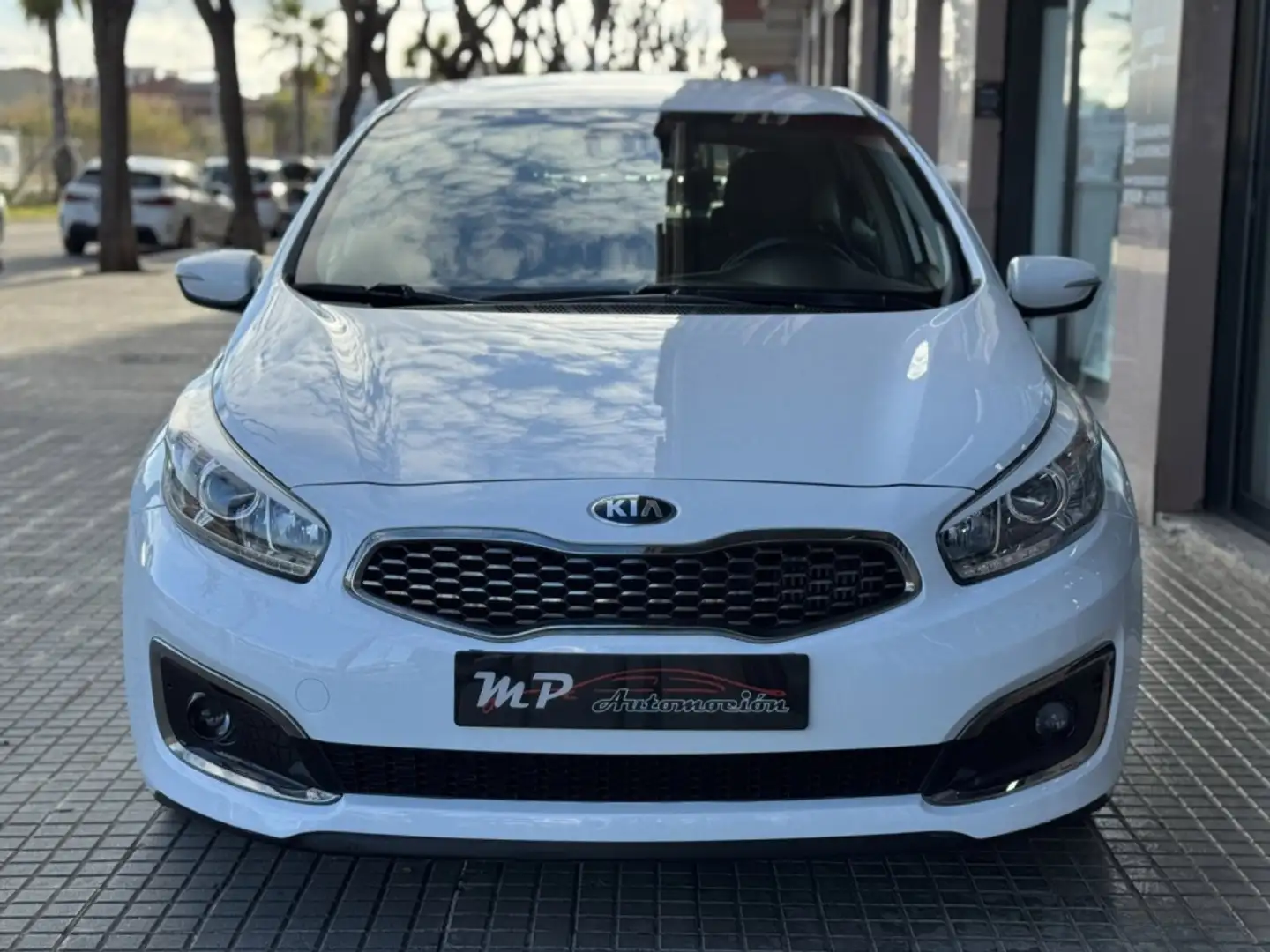 Kia Ceed / cee'd 1.0 T-GDI Eco-Dynamics x-Tech17 120 Weiß - 2