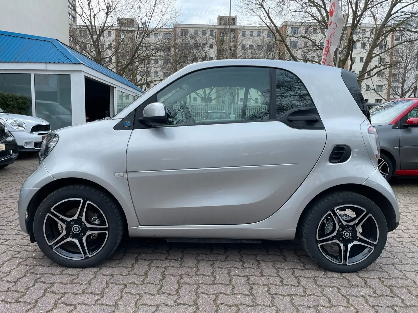 smart forTwo fortwo EQ*EXCL*60kW*PANO*NAVI*SHZ*PTS*KAM*22kW* Argento - 2