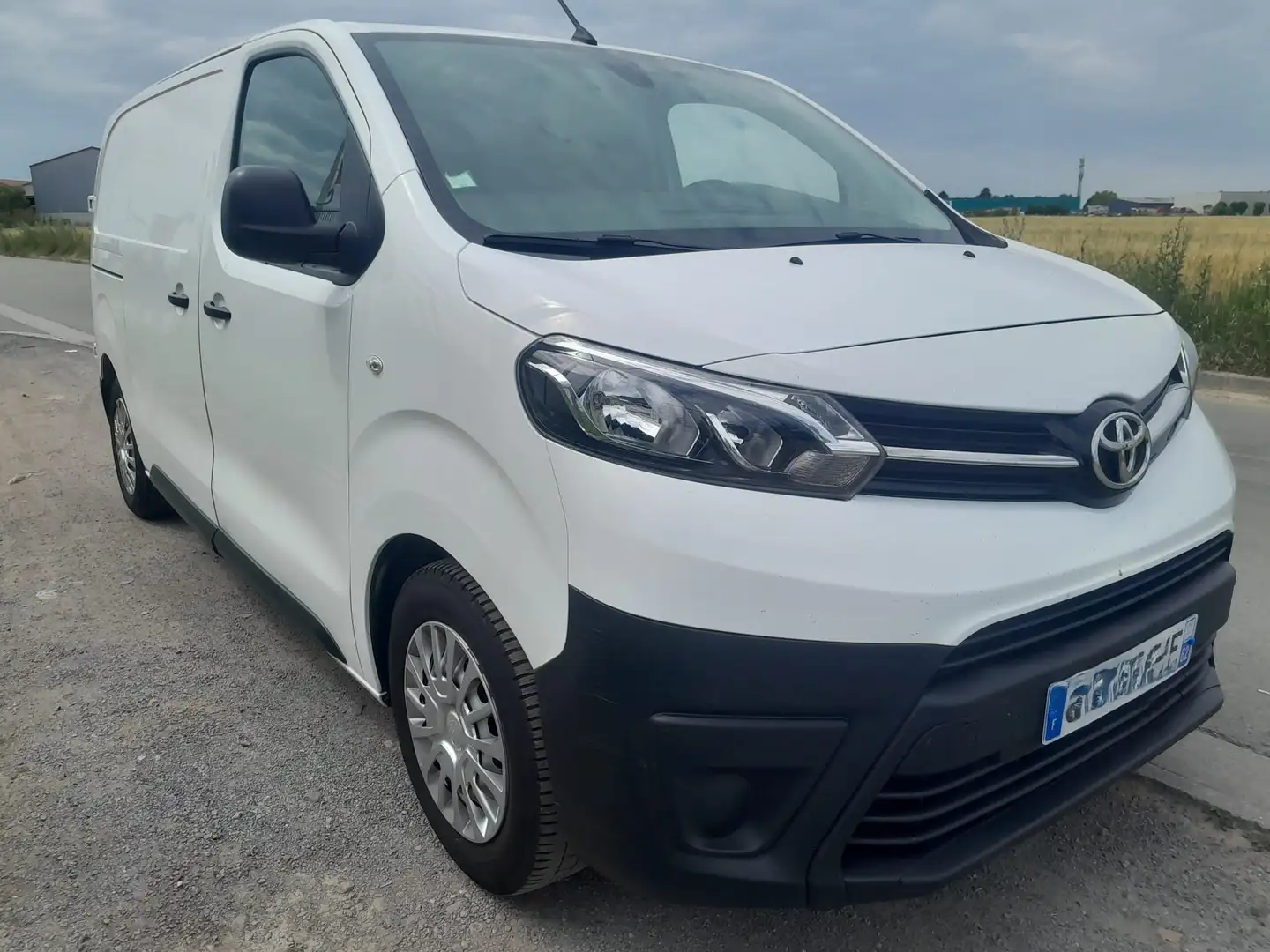 Toyota Proace Proace Combi Medium 1.5L 120 D-4D BVM6 Dynamic Blanc - 1